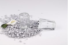 Bottiglia di profumo in vetro 100 ml con beccuccio a crimpare 15 mm in forma speciale