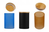 Βαζάκι γυάλινο 65x100 mm με ξύλινο καπάκι και λάστιχο σε διάφορα ματ χρώματα