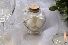 Μπομπονιέρα βαζάκι 75 ml γυάλινο με φελλό σε σχήμα καρδιάς για γάμο και βάπτιση