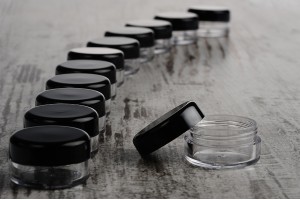 Vasetto da 5ml trasparente con tappo nero-photo_groupe