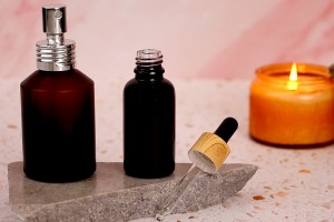 Flacon en verre pour huiles essentielles de 30 ml noir brillant avec bouche PP18-3