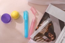 Flacon spray de parfum de 10ml en plastique miniature en 3 couleurs (translucide, bleu ou rose) - 25 pcs
