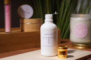 Καπάκι PP18 πλαστικό με επικάλυψη αλουμινίου χρυσό γυαλιστερό με διάφανη τάπα-εικόνα_σύνθεση