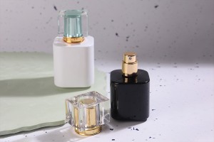 Pompe de pulvérisation dorée (15/400) avec capuchon en acrylique de différentes couleurs - 6 pcs-εικόνα_σύνθεση