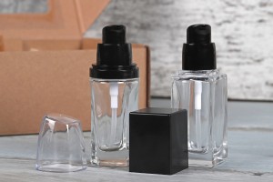 Flacon carré en verre de 30 ml aux dimensions 103 x 32 mm avec pompe et bouchon noirs-5