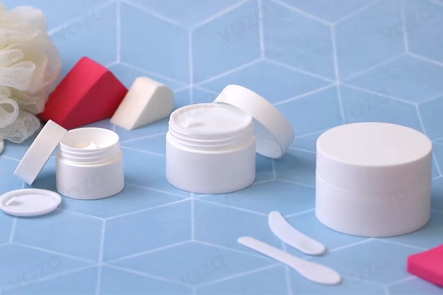Pot en plastique de 30ml à double fond avec joint intérieur sur le couvercle et plastique sur le pot-photo_groupe