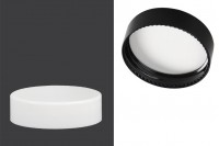 Καπάκι πλαστικό σε μαύρο ή λευκό χρώμα με εσωτερικό παρέμβυσμα (liner) για βαζάκια 50 ml