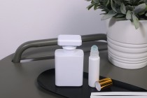 Γυάλινο μπουκαλάκι rollon 10 ml με μεταλλική μπίλια σε διάφορα χρώματα Γυάλινο μπουκαλάκι rollon 10 ml με μεταλλική μπίλια σε διάφορα χρώματα