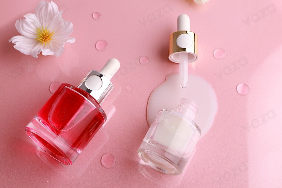 Flacon en verre de 30 ml avec compte-gouttes de couleur argent ou or et passoire Flacon en verre de 30 ml avec compte-gouttes de couleur argent ou or et passoire-photo_groupe