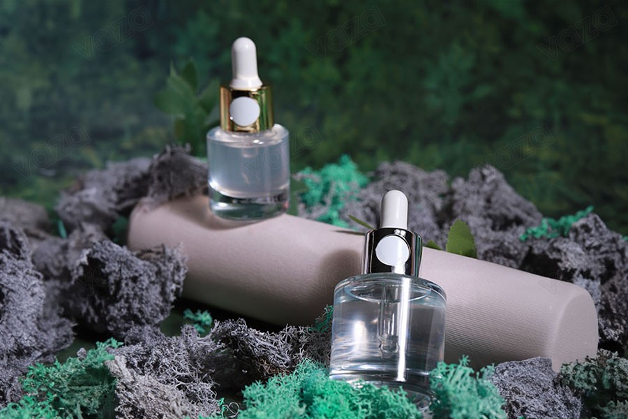 Flacon en verre de 30 ml avec compte-gouttes de couleur argent ou or et passoire-photo_groupe