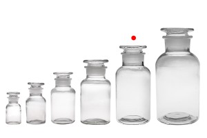Μπουκάλι φαρμακείου 500 ml διάφανο με γυάλινο καπάκι-εικόνα_σύνθεση