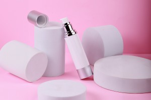 50 ml Airless-Flasche für Creme, mit weißem Körper, Verschluss und silbernem Aluminiumboden-bildgruppe