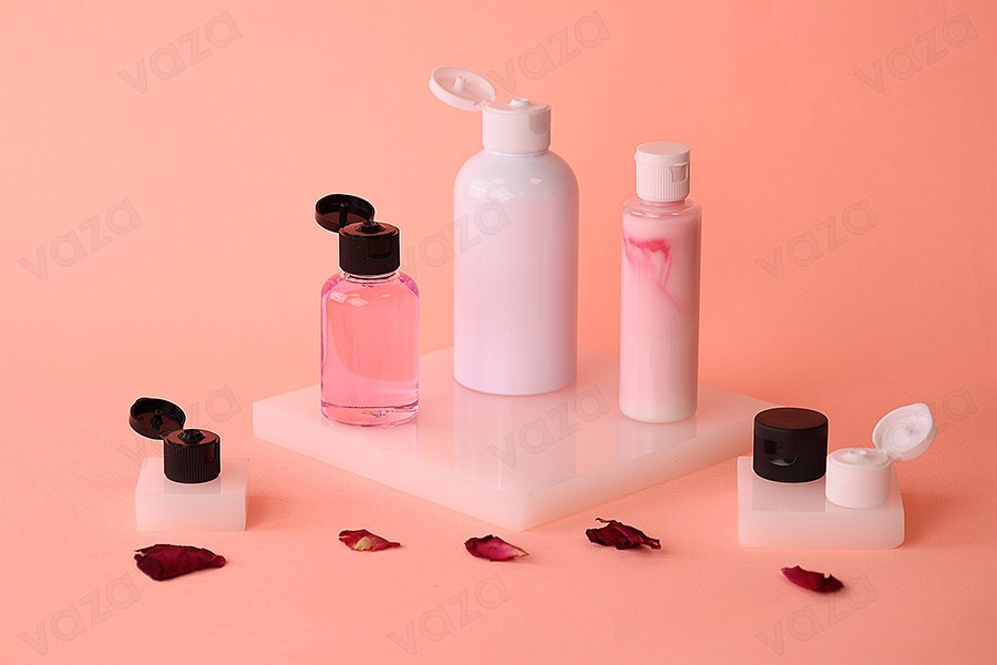 Capuchon rabattable en plastique PP18 en blanc ou noir-photo_groupe