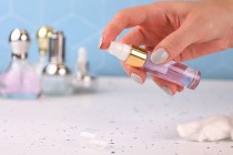 PP16-Cremepumpe mit transparentem Deckel in verschiedenen Farben PP16-Cremepumpe mit transparentem Deckel in verschiedenen Farben