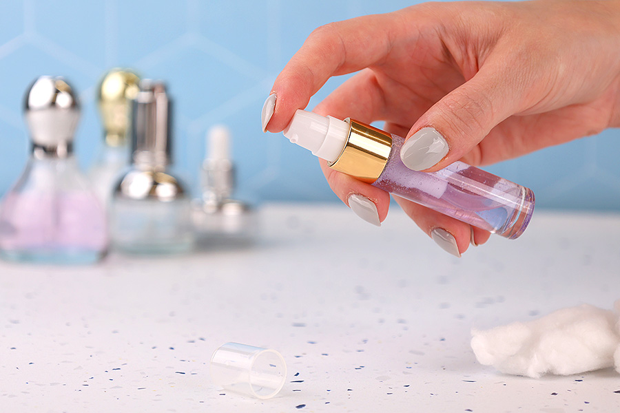 PP16-Cremepumpe mit transparentem Deckel in verschiedenen Farben PP16-Cremepumpe mit transparentem Deckel in verschiedenen Farben