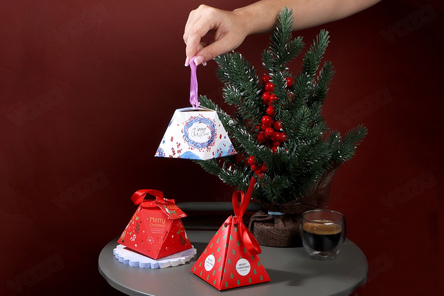 Christmas paper gift box 80x80x92mm in pyramid shape with ribbon and greeting card/tag - 10 pcs-bildgruppe