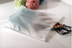 Sachets d'emballage en plastique 100 x 150 mm, semi-transparents mats avec fermeture éclair - 100 pcs