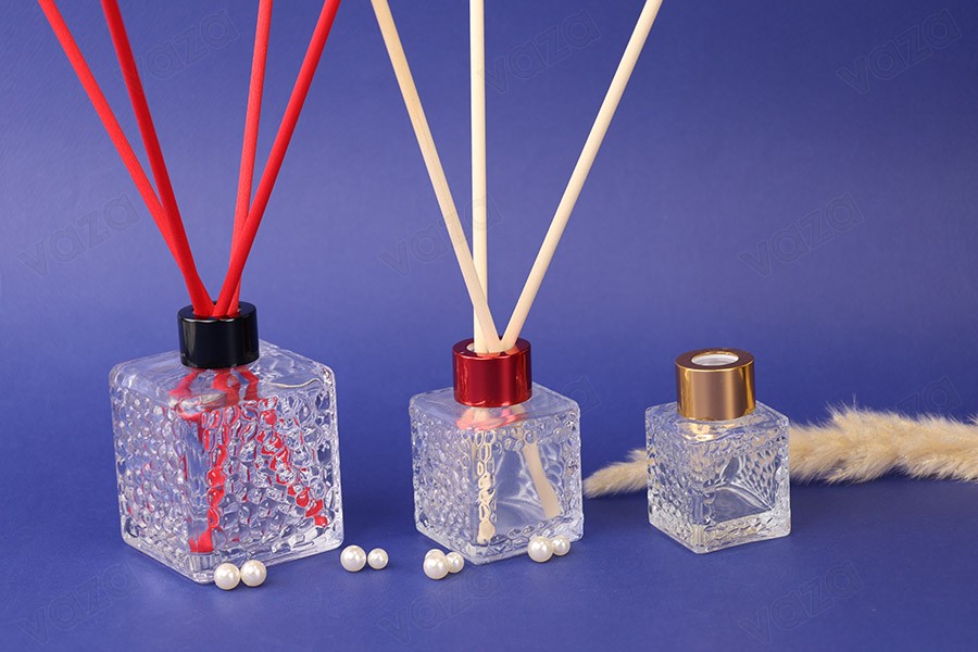 100 ml quadratische Glasflasche (PP 28) mit geprägtem Design für Lufterfrischer-bildgruppe