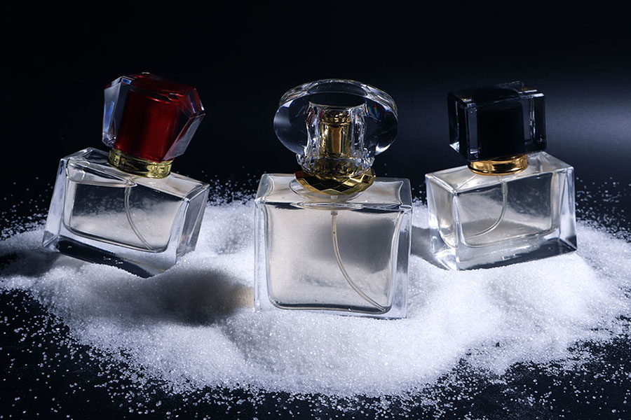 Flacon de parfum en verre 100 ml (PP 15) de forme rectangulaire avec col 15/400