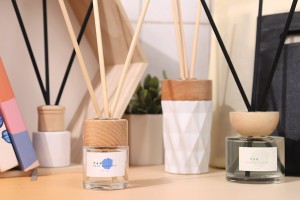 Wooden cap for aromatic bottles PP28 with plug and hole for sticks-3