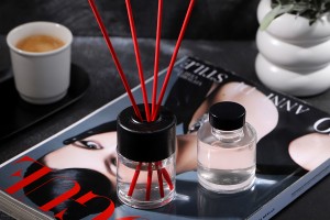 Holzverschluss in schwarzer Farbe für Raumduftflasche PP28 mit Verschluss und Halterung für Stäbchen-εικόνα_σύνθεση