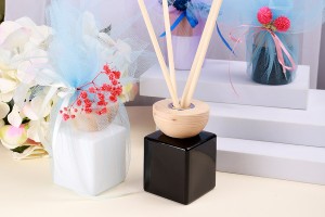 Flacon en verre 50 ml (PP28) carré de couleur blanche ou noire adapté au parfum d&#39;ambiance-εικόνα_σύνθεση