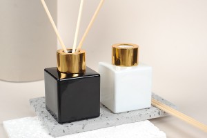 Flacon en verre 50 ml (PP28) carré de couleur blanche ou noire adapté au parfum d&#39;ambiance-εικόνα_σύνθεση