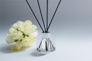 Flacon en verre 50 ml (PP28) carré adapté au parfum d&#39;ambiance-εικόνα_σύνθεση