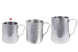 Edelstahlgefäß (inox) 350ml mit Graduierung und Henkel-εικόνα_σύνθεση