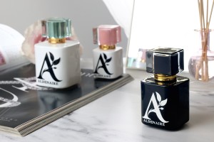 Luxus-Parfümflasche aus Glas 50 ml (15/400) in Schwarz oder Weiß-εικόνα_σύνθεση