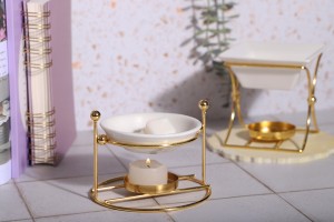 Μεταλλικός αρωματιστής σε τετράγωνο σχήμα με κεραμικό δοχείο για melts και έλαια-εικόνα_σύνθεση