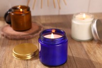 Βάζο γυάλινο μπλε 100 ml με καπάκι αλουμινίου και εσωτερικό παρέμβυσμα