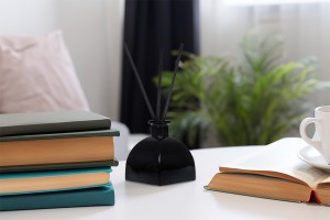 Flacon en verre de 300 ml de couleur noire adapté au parfum d'ambiance-εικόνα_σύνθεση