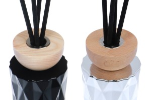 PP28 Holzdeckel für Parfümraumflasche mit Stopfen und Schlitz für Stäbchen-εικόνα_σύνθεση