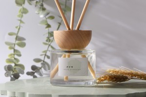 PP28 Holzdeckel für Parfümraumflasche mit Stopfen und Schlitz für Stäbchen-εικόνα_σύνθεση