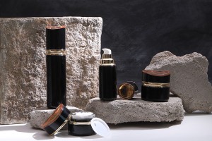 Bouteille en verre luxueuse de 100 ml en couleur noire avec pompe pour crème et bouchon en acrylique-εικόνα_σύνθεση