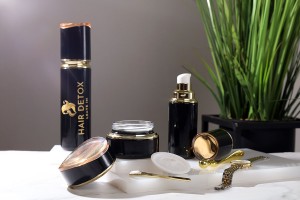 Bouteille en verre luxueuse de 100 ml en couleur noire avec pompe pour crème et bouchon en acrylique-εικόνα_σύνθεση