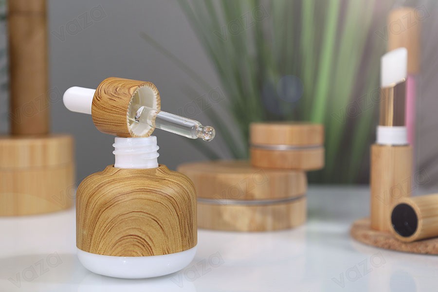 50ml Glasflasche mit Kunststoffummantelung und Tropfer im Holzdesign-bildgruppe
