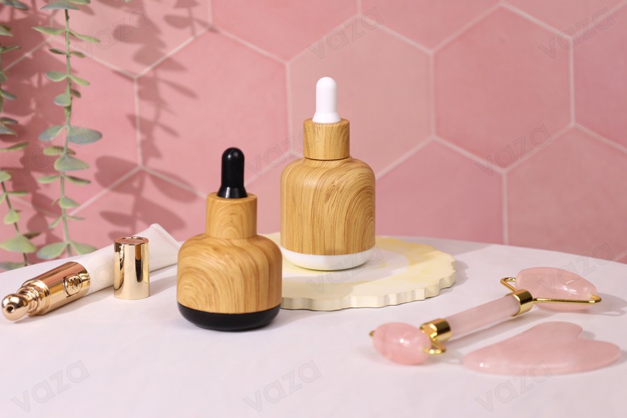 50ml Glasflasche mit Kunststoffummantelung und Tropfer im Holzdesign-bildgruppe
