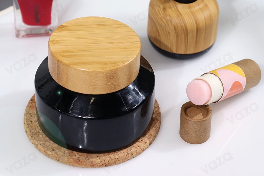 Barattolo di vetro per crema da 100 ml di colore nero con coperchio in bambù e sigillo in plastica-gruppo_immagini