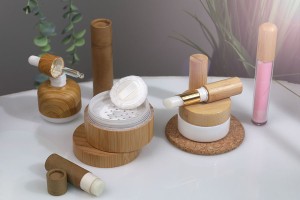 Tub për lip gloss 7 ml transparent me kapak bambuje dhe aplikator – 6 copë-εικόνα_σύνθεση