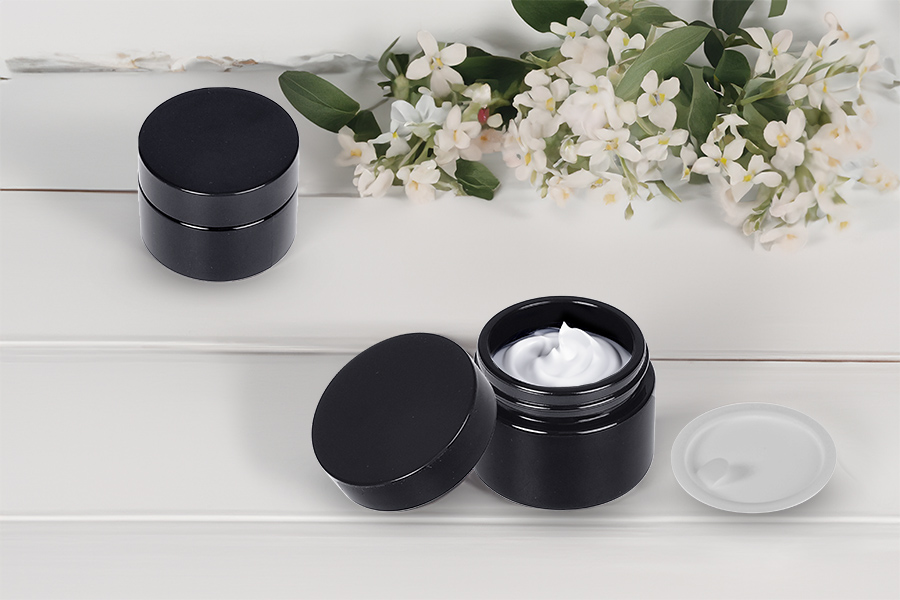 Βαζάκι για κρέμα γυάλινο 50 ml σε μαύρο χρώμα με καπάκι και πλαστικό παρέμβυσμα