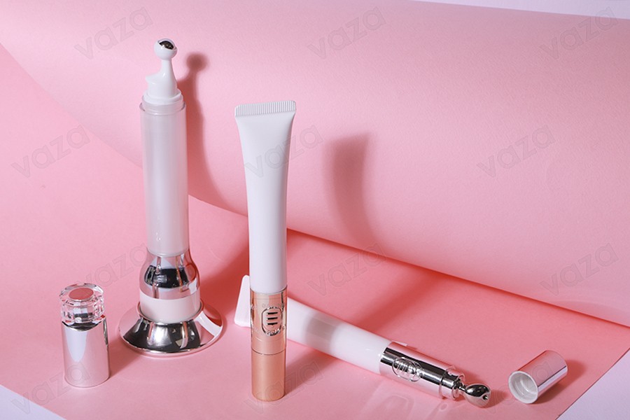 Shishe akrilike e bardhë 15 ml me pompë roll on për serum dhe funksion vibrimi nëpërmjet prekjes      -εικόνα_σύνθεση
