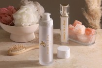 Flacone ricaricabile da 50 ml con pompa per crema e custodia esterna in vetro smerigliato