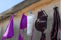 Σωληνάριο πλαστικό λευκό 200 ml με μεταλλικές μπίλιες roll on και διάφανο καπάκι