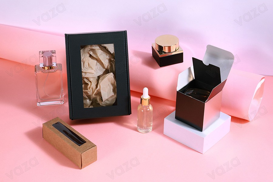 Schwarze Verpackungsbox aus Kraftpapier mit Sichtfenster 130x180x70 mm - 20 Stk-bildgruppe
