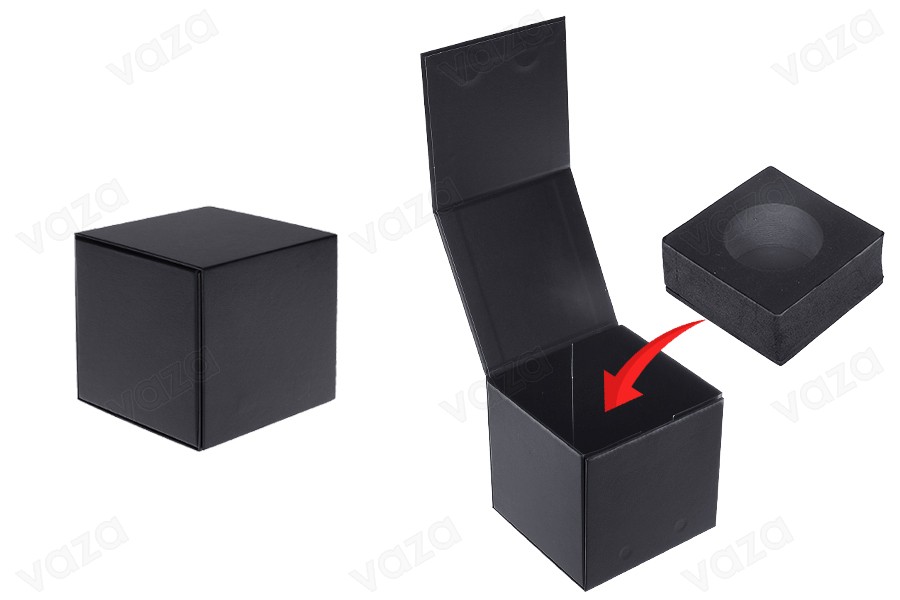 Boîte de luxe à fermeture magnétique de couleur noire 110x110x110 mm avec poche intérieure en mousse (pour pots code 1105-1-0) Boîte de luxe à fermeture magnétique de couleur noire 110x110x110 mm avec poche intérieure en mousse (pour pots code 1105-1-0)-photo_produit