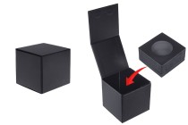 Boîte de luxe à fermeture magnétique de couleur noire 110x110x110 mm avec poche intérieure en mousse (pour pots code 325-4) Boîte de luxe à fermeture magnétique de couleur noire 110x110x110 mm avec poche intérieure en mousse (pour pots code 325-4)-photo_produit