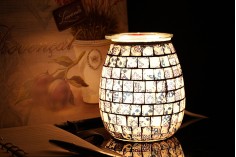 Electric glass aroma diffuser with light for burning aromatic melts and oils
