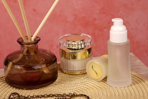 Glasflasche, edelmattiert 50ml für Cremen mit Zerstäuber und Deckel-3